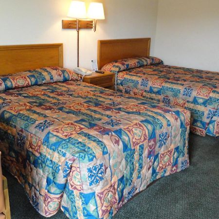 Travelers Inn & Suites Sumter Bagian luar foto