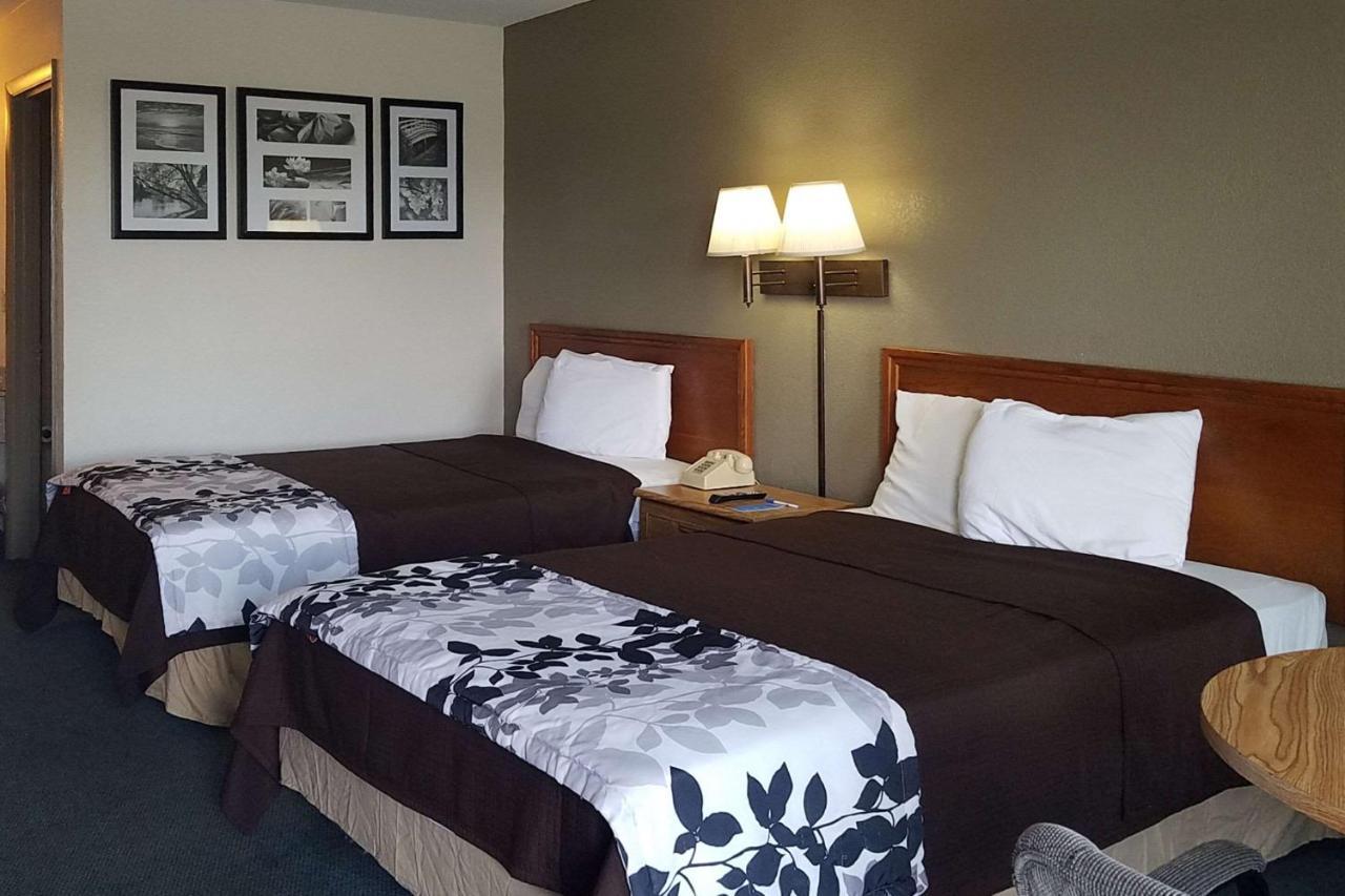 Travelers Inn & Suites Sumter Bagian luar foto
