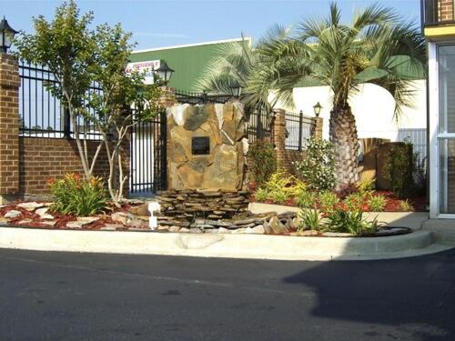 Travelers Inn & Suites Sumter Bagian luar foto