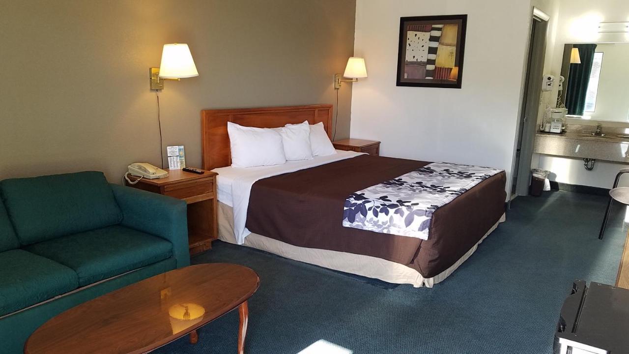 Travelers Inn & Suites Sumter Bagian luar foto