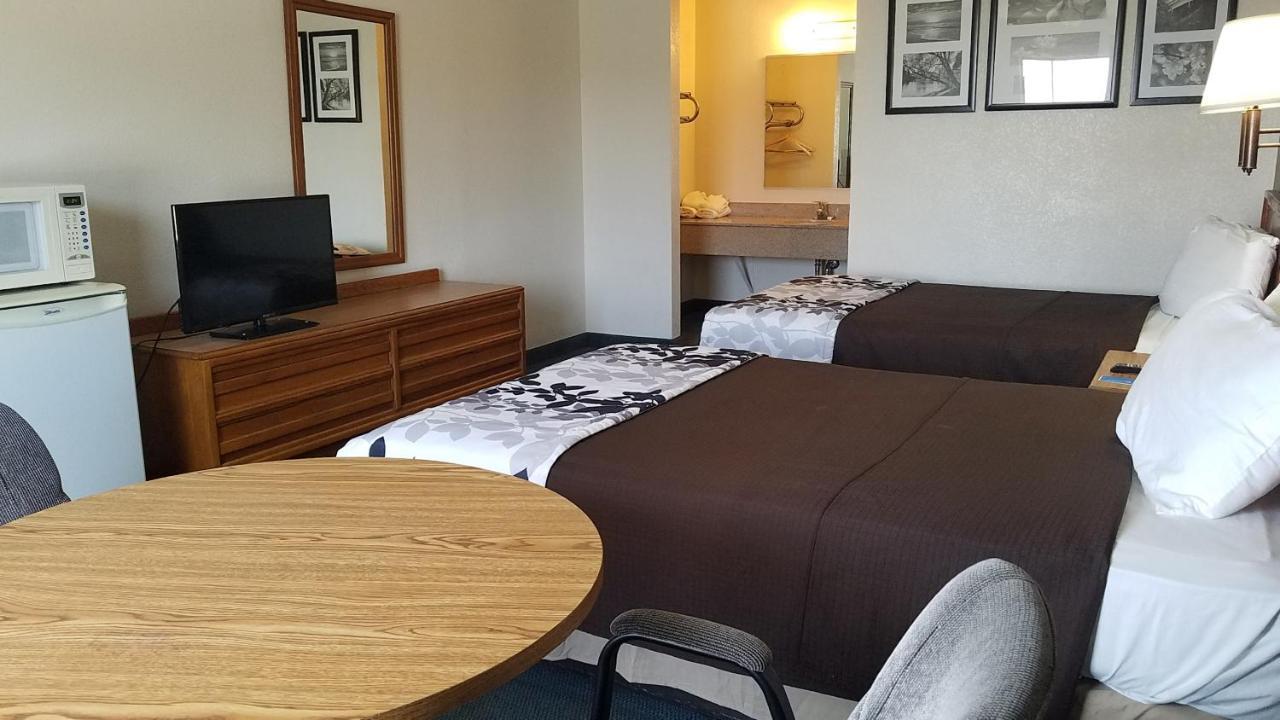 Travelers Inn & Suites Sumter Bagian luar foto