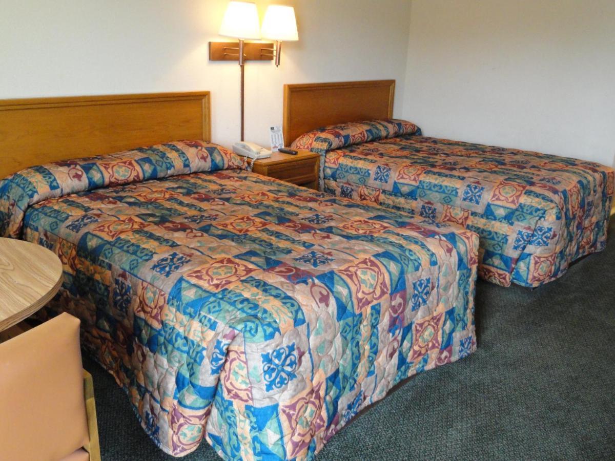 Travelers Inn & Suites Sumter Bagian luar foto