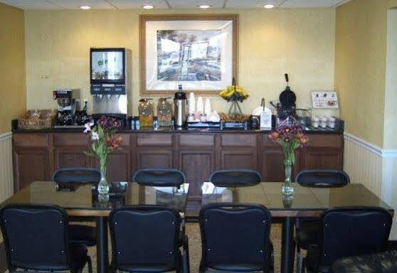 Travelers Inn & Suites Sumter Bagian luar foto