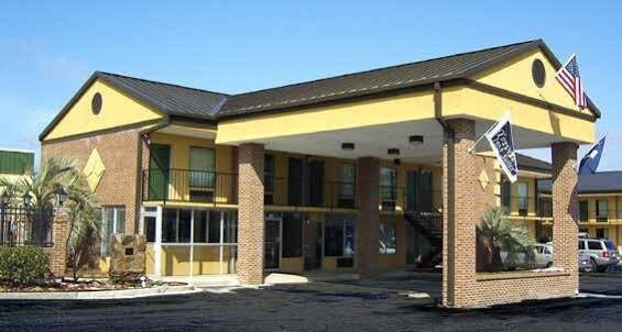 Travelers Inn & Suites Sumter Bagian luar foto